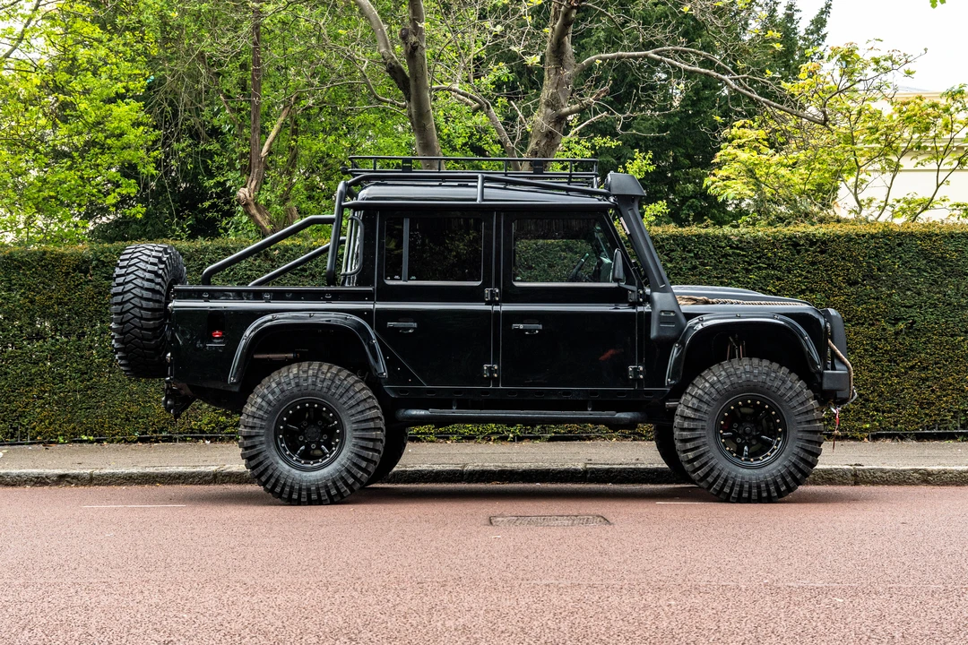 2016 Land Rover Defender 110 - Image 8 of 31