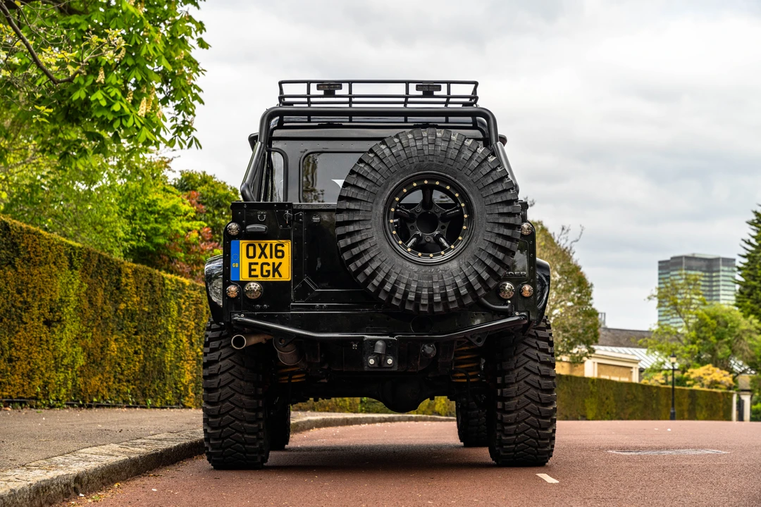 2016 Land Rover Defender 110 - Image 6 of 31