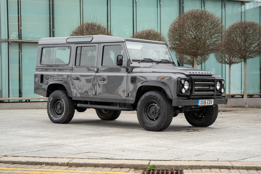 2016 Land Rover Defender 110 - Image 2 of 31