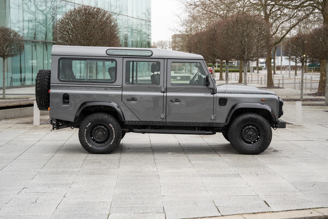 2016 Land Rover Defender 110 - Image 9 of 31