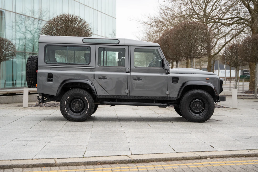 2016 Land Rover Defender 110 - Image 17 of 31