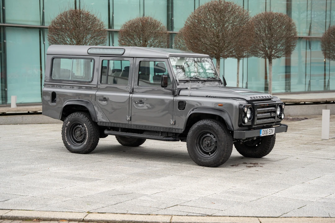 2016 Land Rover Defender 110 - Image 10 of 31