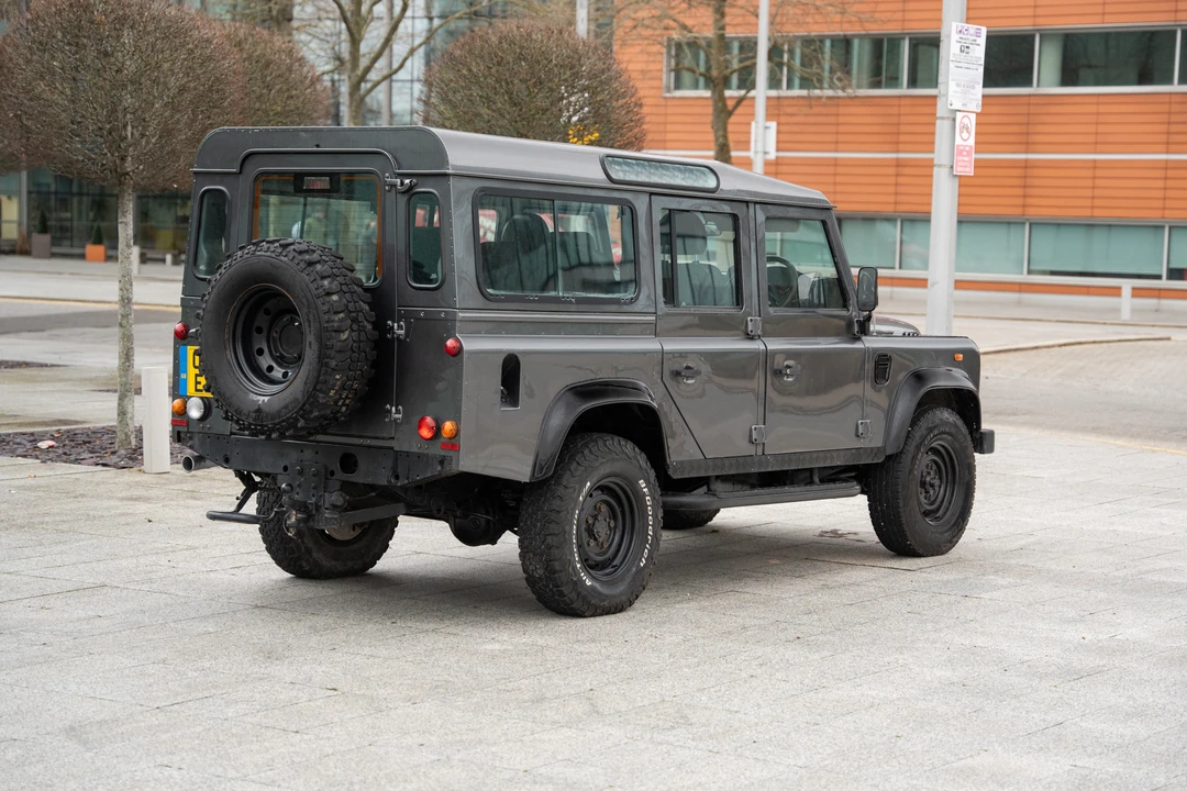 2016 Land Rover Defender 110 - Image 8 of 31