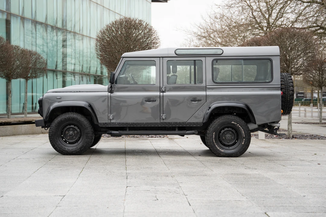 2016 Land Rover Defender 110 - Image 13 of 31