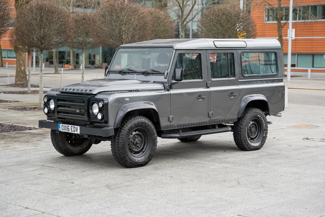 2016 Land Rover Defender 110 - Image 4 of 31