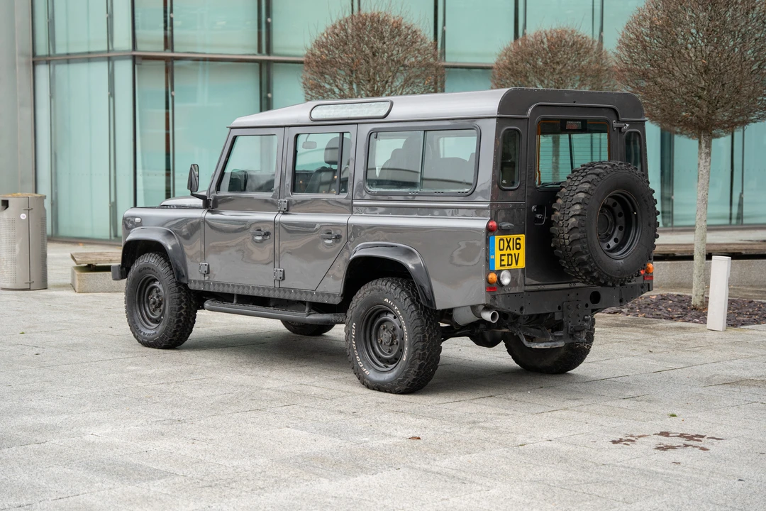 2016 Land Rover Defender 110 - Image 6 of 31