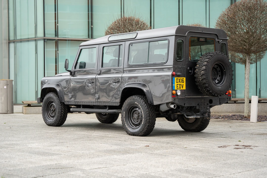 2016 Land Rover Defender 110 - Image 14 of 31