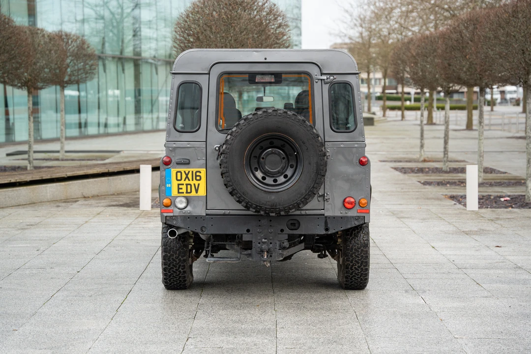 2016 Land Rover Defender 110 - Image 15 of 31