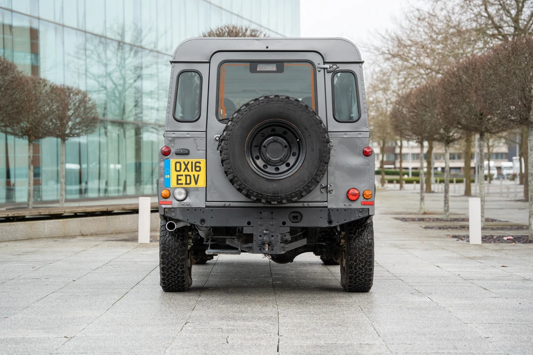 2016 Land Rover Defender 110 - Image 7 of 31