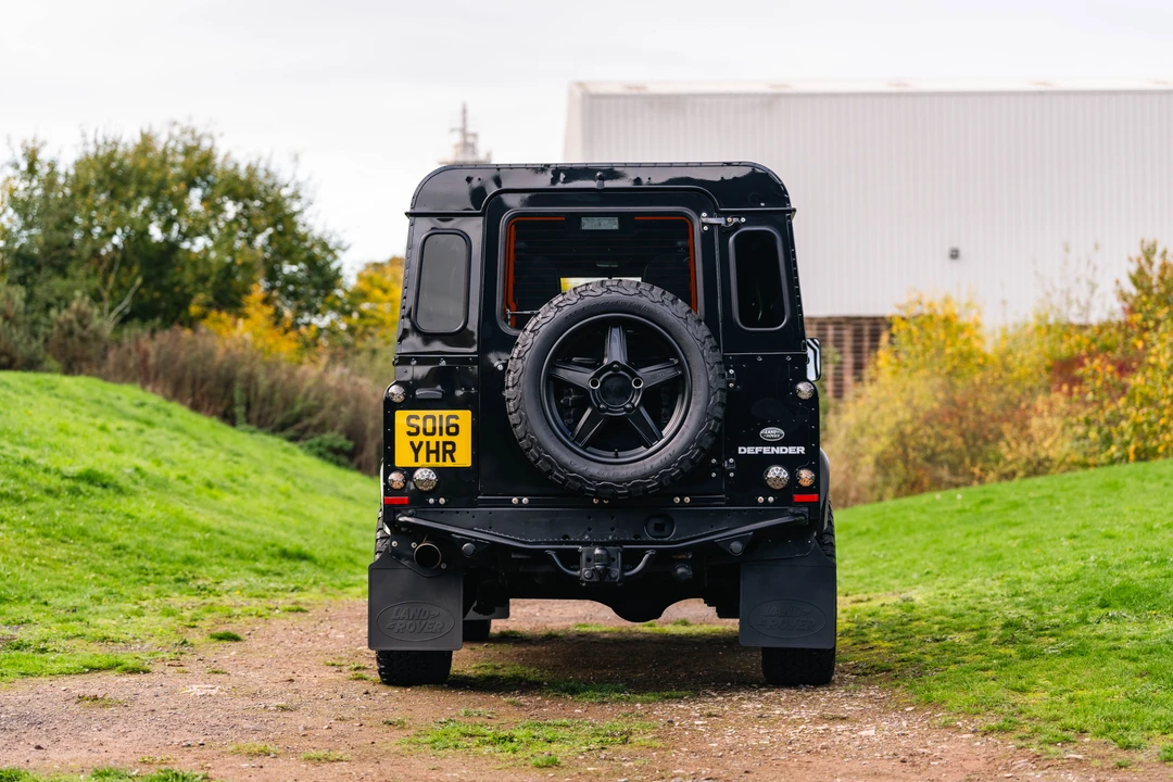 2016 Land Rover Defender 110 - Image 6 of 31