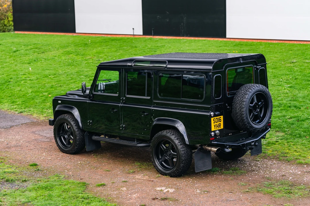 2016 Land Rover Defender 110 - Image 5 of 31