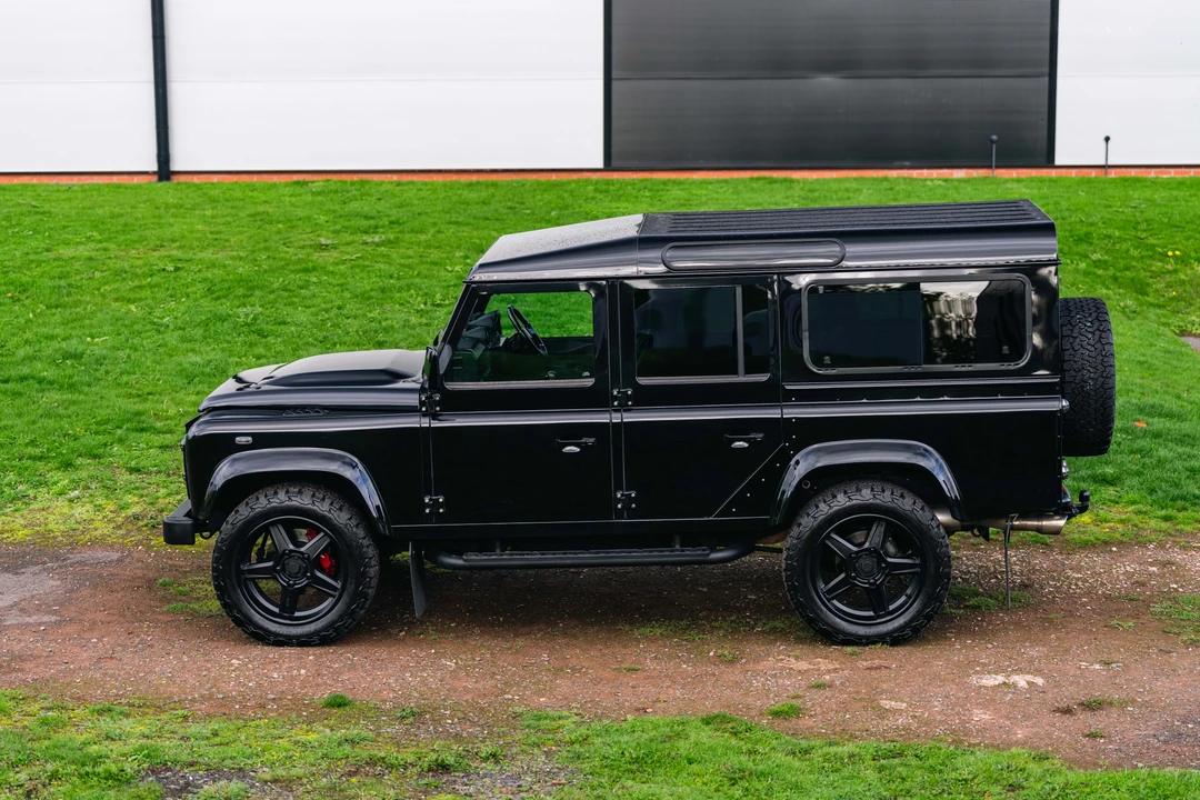2016 Land Rover Defender 110 - Image 4 of 31