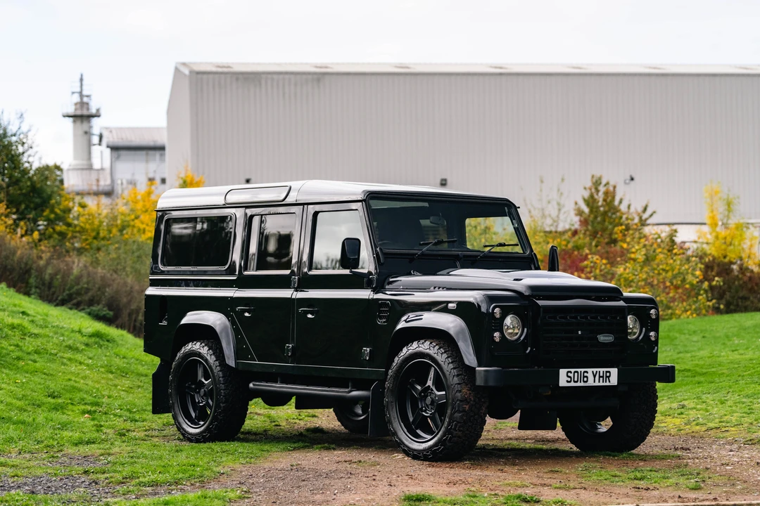 2016 Land Rover Defender 110 - Image 17 of 31