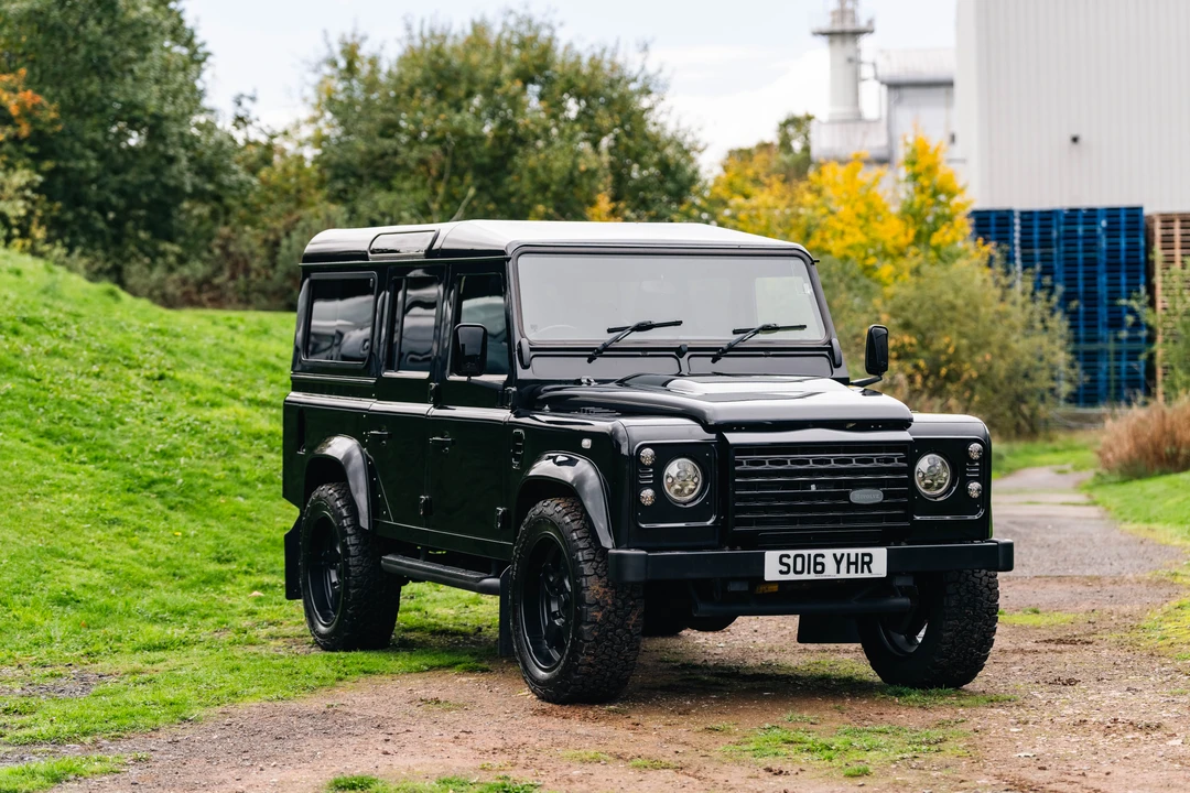 2016 Land Rover Defender 110 - Image 9 of 31