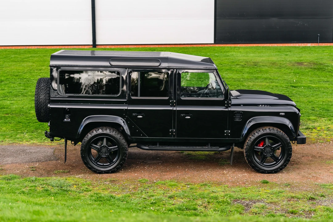 2016 Land Rover Defender 110 - Image 15 of 31