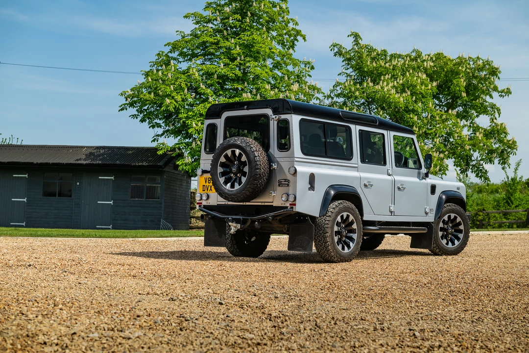 2016 Land Rover Defender 110 - Image 11 of 31