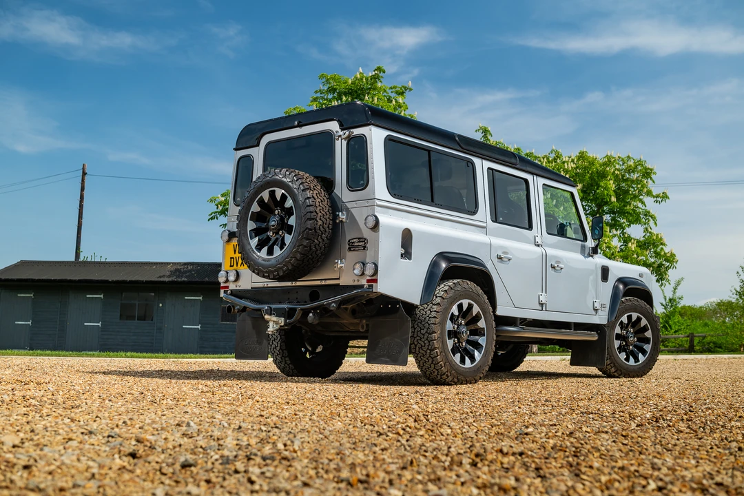2016 Land Rover Defender 110 - Image 13 of 31