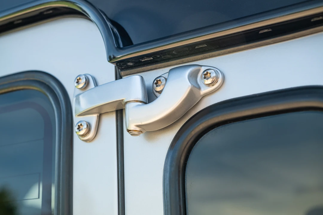 2016 Land Rover Defender 110 - Image 25 of 31