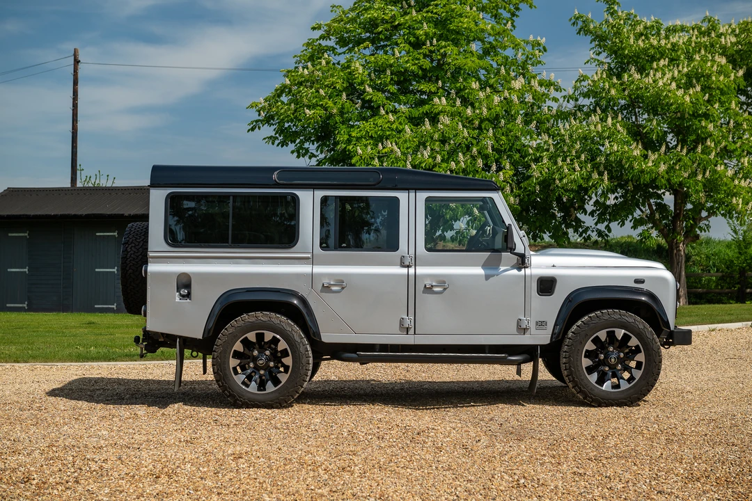 2016 Land Rover Defender 110 - Image 8 of 31