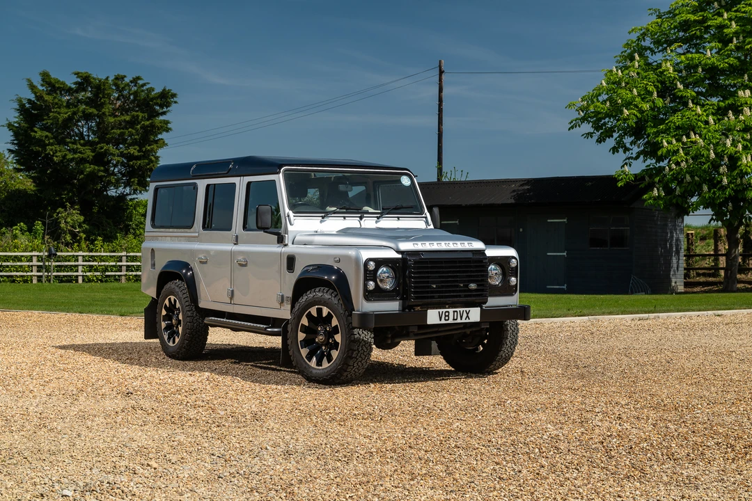 2016 Land Rover Defender 110 - Image 10 of 31