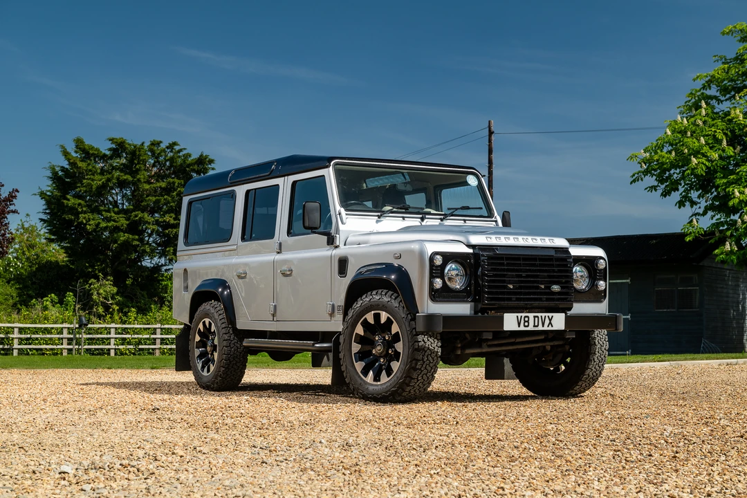 2016 Land Rover Defender 110 - Image 9 of 31