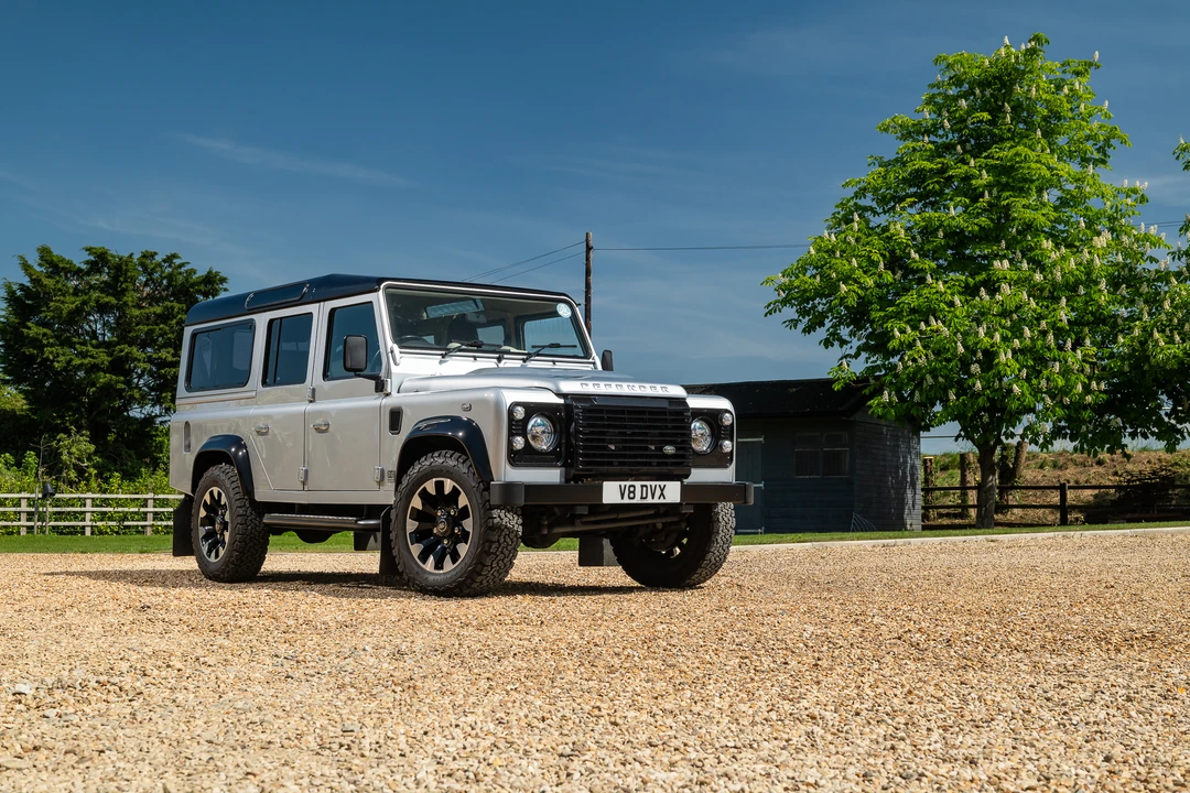 2016 Land Rover Defender 110 - Image 15 of 31
