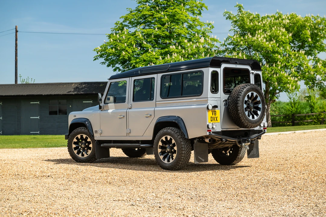 2016 Land Rover Defender 110 - Image 5 of 31