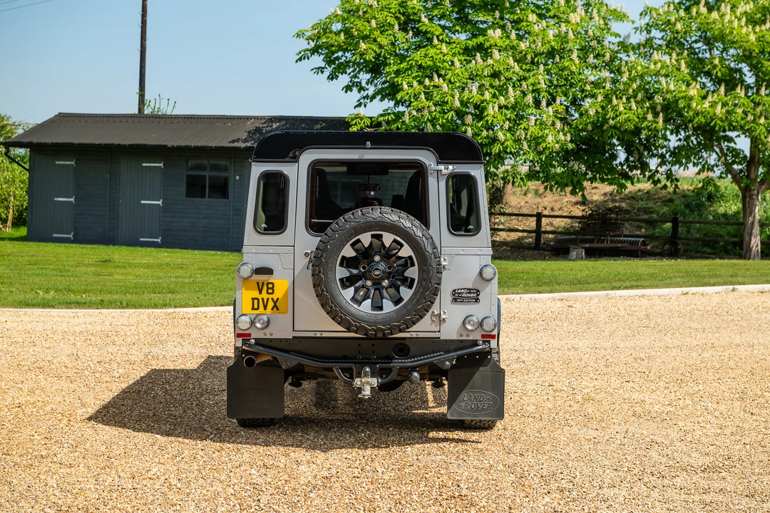 2016 Land Rover Defender 110 - Image 6 of 31