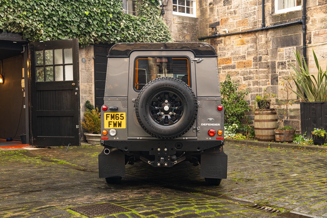 2016 Land Rover Defender 110 - Image 6 of 31