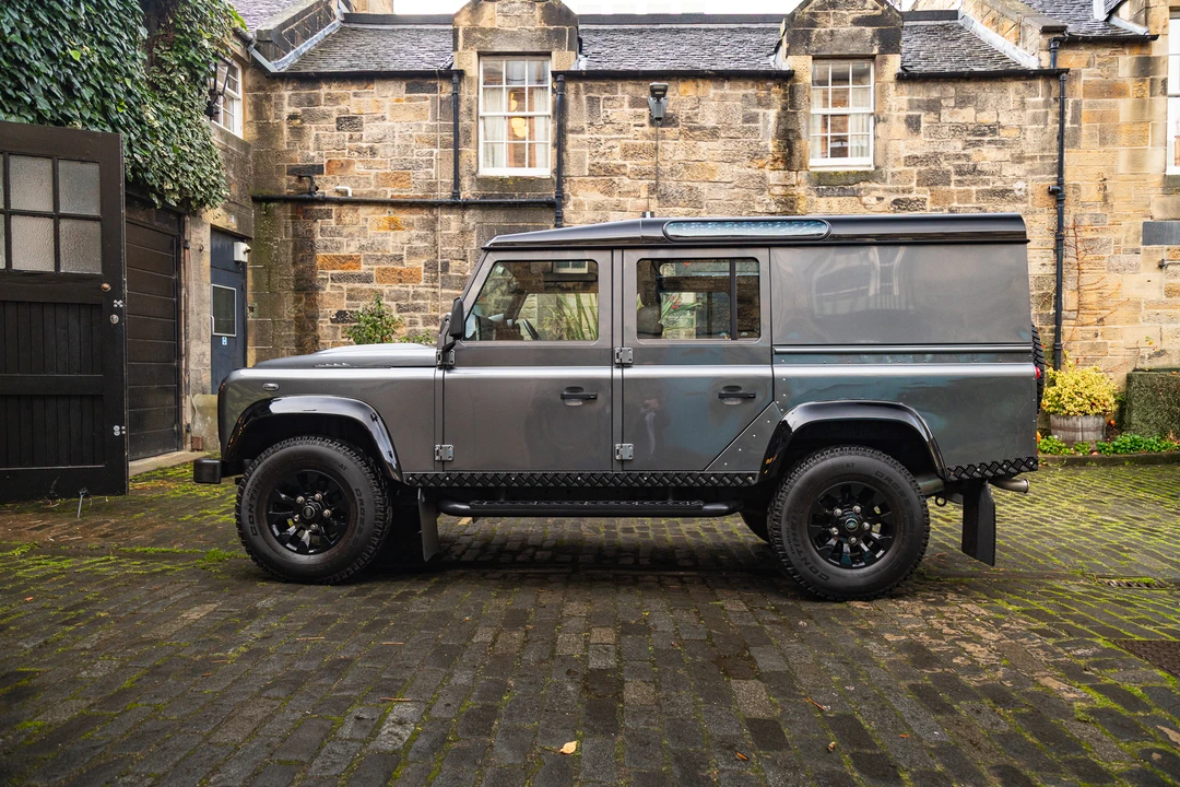 2016 Land Rover Defender 110 - Image 4 of 31