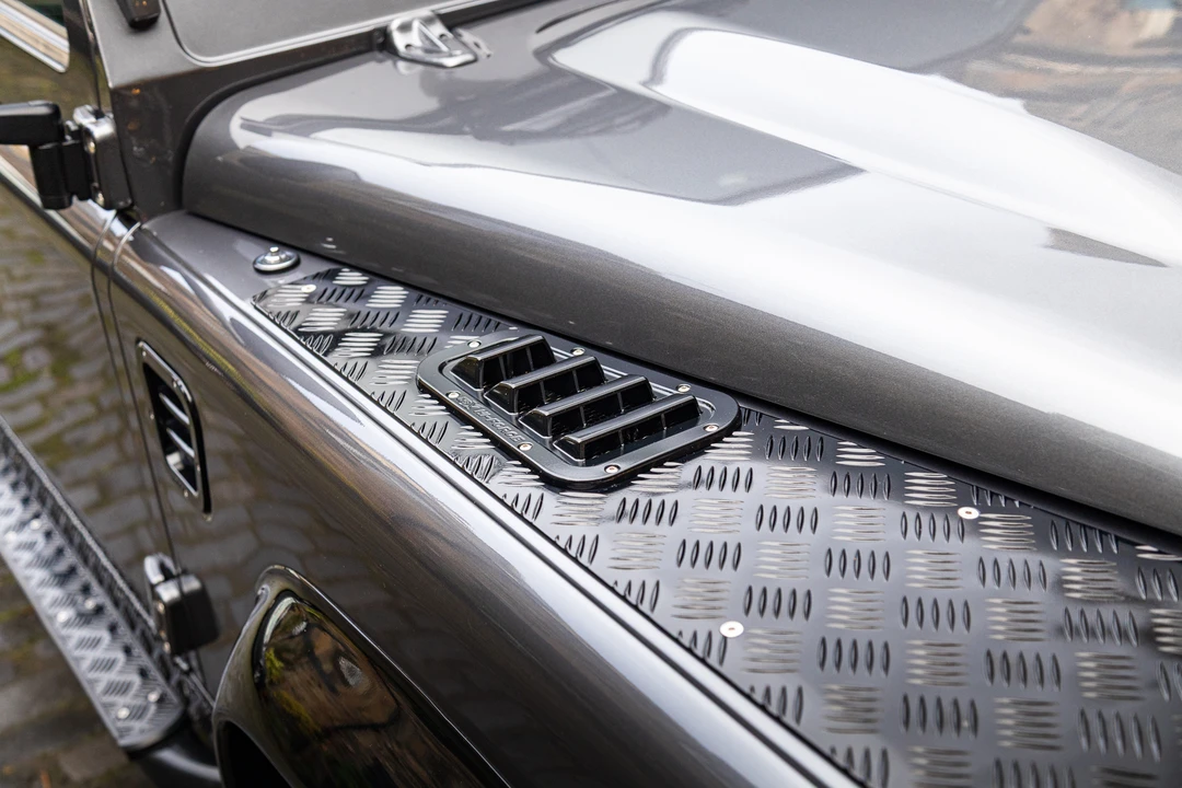 2016 Land Rover Defender 110 - Image 14 of 31