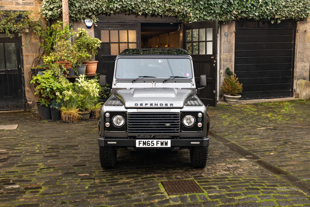 2016 Land Rover Defender 110 - Image 10 of 31