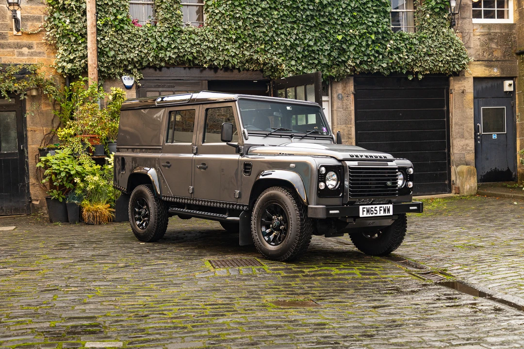 2016 Land Rover Defender 110 - Image 9 of 31