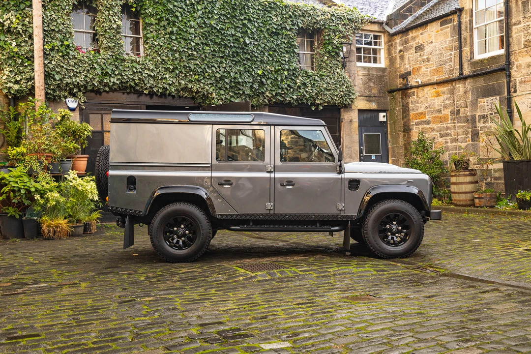 2016 Land Rover Defender 110 - Image 8 of 31