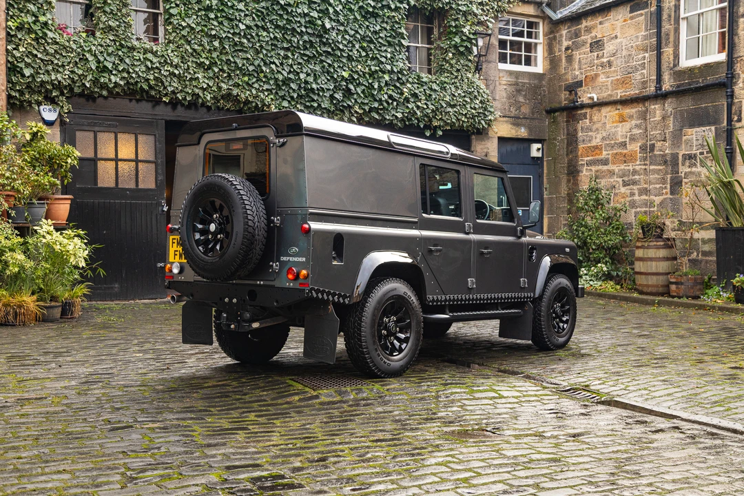 2016 Land Rover Defender 110 - Image 7 of 31