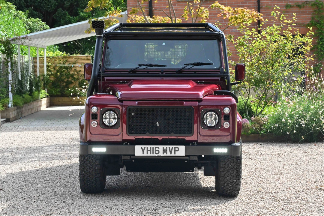 2016 Land Rover Defender 110 - Image 10 of 31