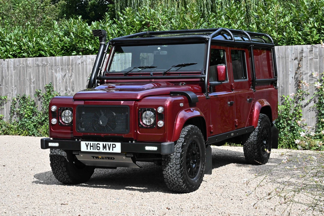 2016 Land Rover Defender 110 - Image 17 of 31