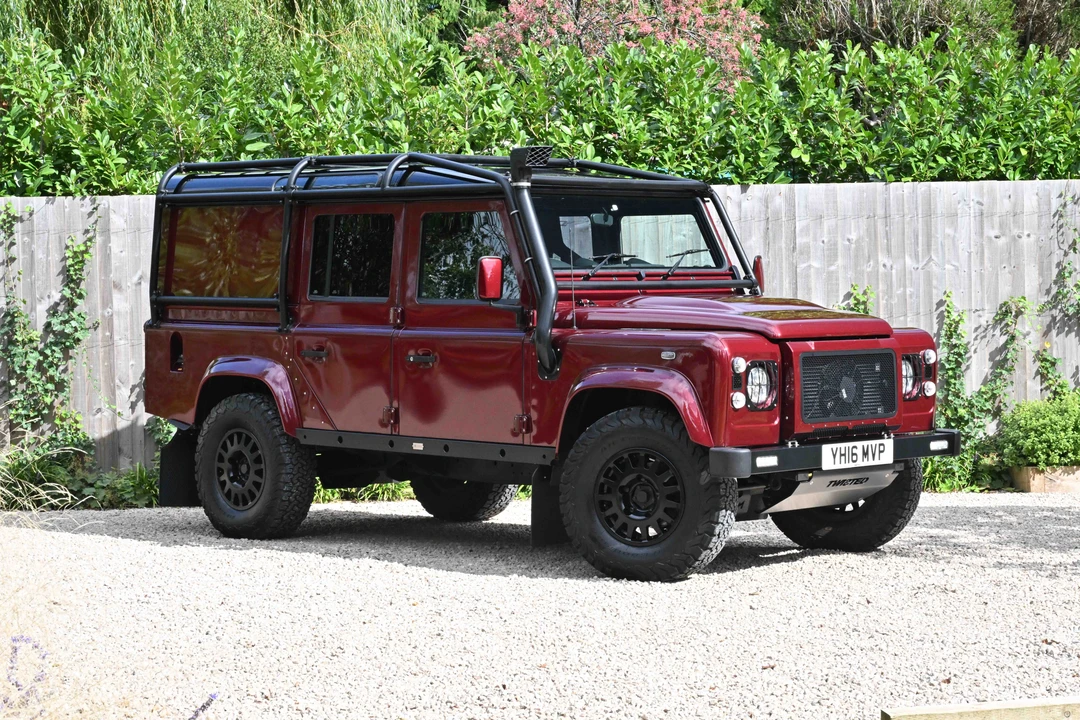 2016 Land Rover Defender 110 - Image 3 of 31