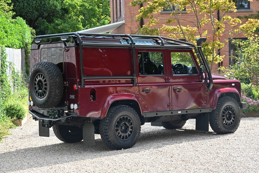2016 Land Rover Defender 110 - Image 13 of 31