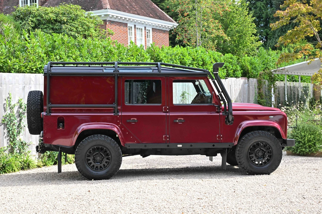 2016 Land Rover Defender 110 - Image 4 of 31