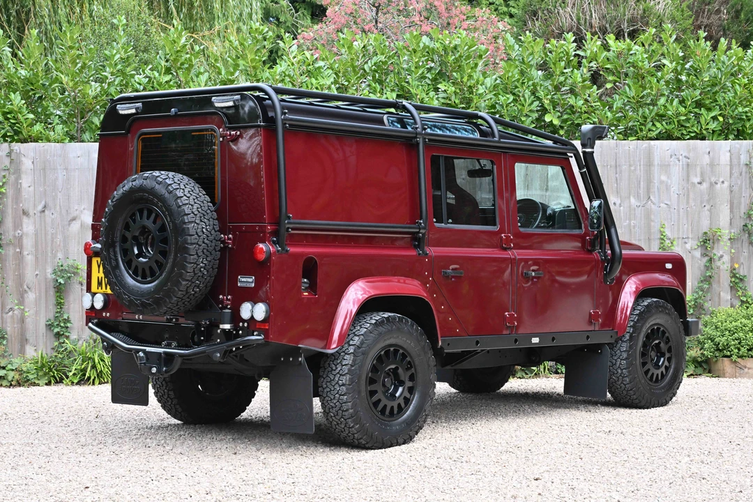 2016 Land Rover Defender 110 - Image 5 of 31