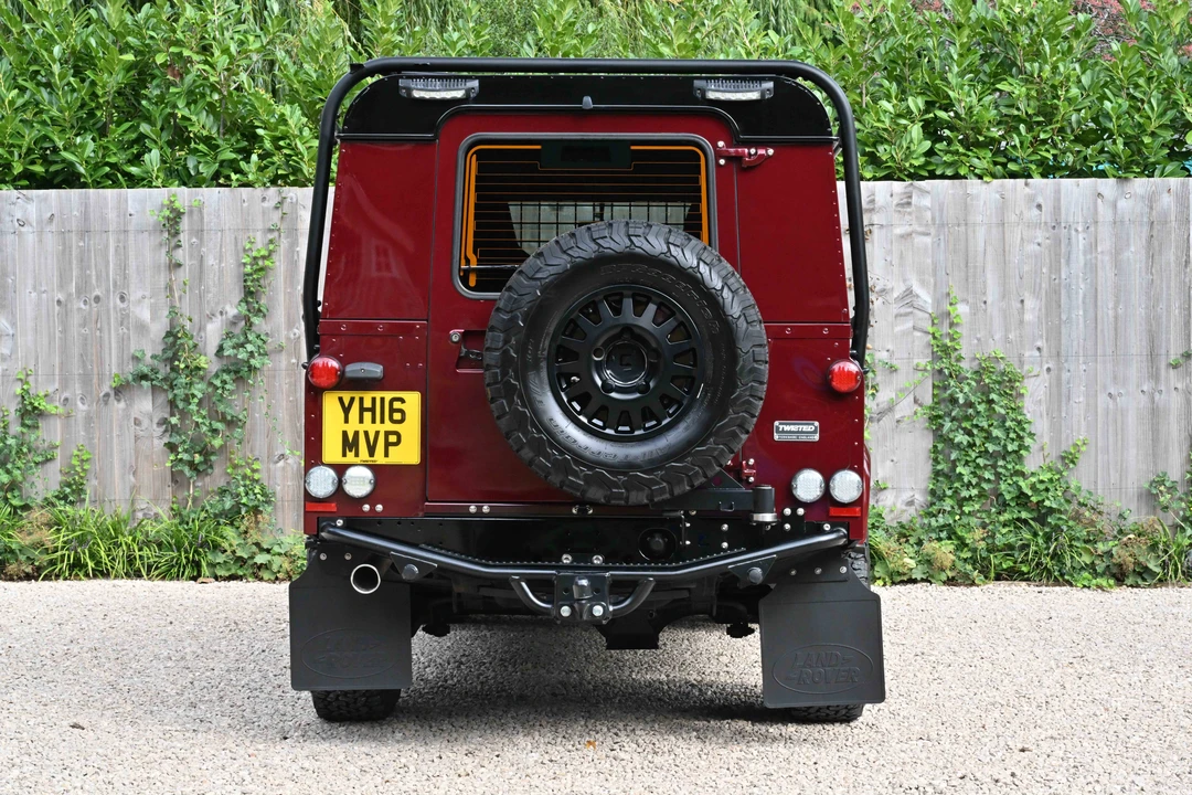 2016 Land Rover Defender 110 - Image 6 of 31