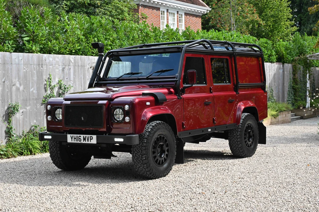 2016 Land Rover Defender 110 - Image 9 of 31