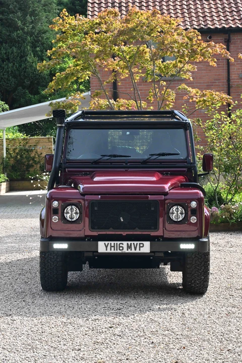 2016 Land Rover Defender 110 - Image 18 of 31