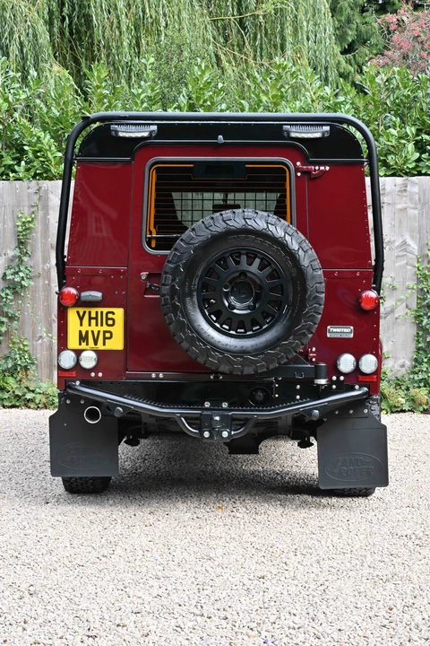 2016 Land Rover Defender 110 - Image 30 of 31