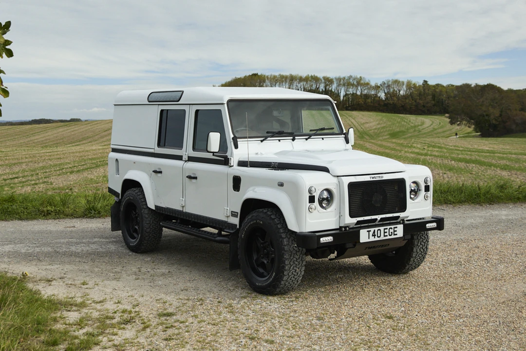 2016 Land Rover Defender 110 - Image 3 of 31