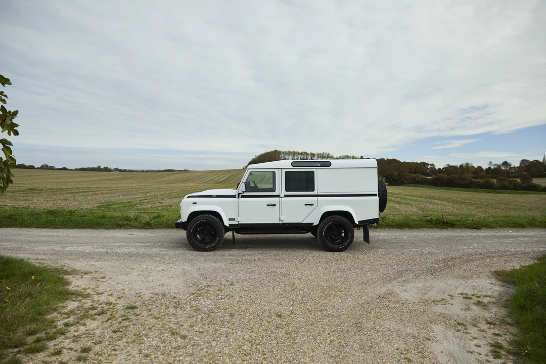 2016 Land Rover Defender 110 - Image 10 of 31