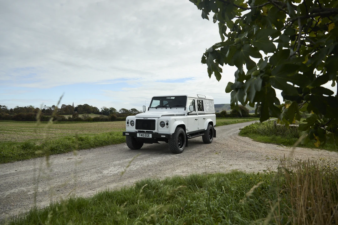 2016 Land Rover Defender 110 - Image 11 of 31