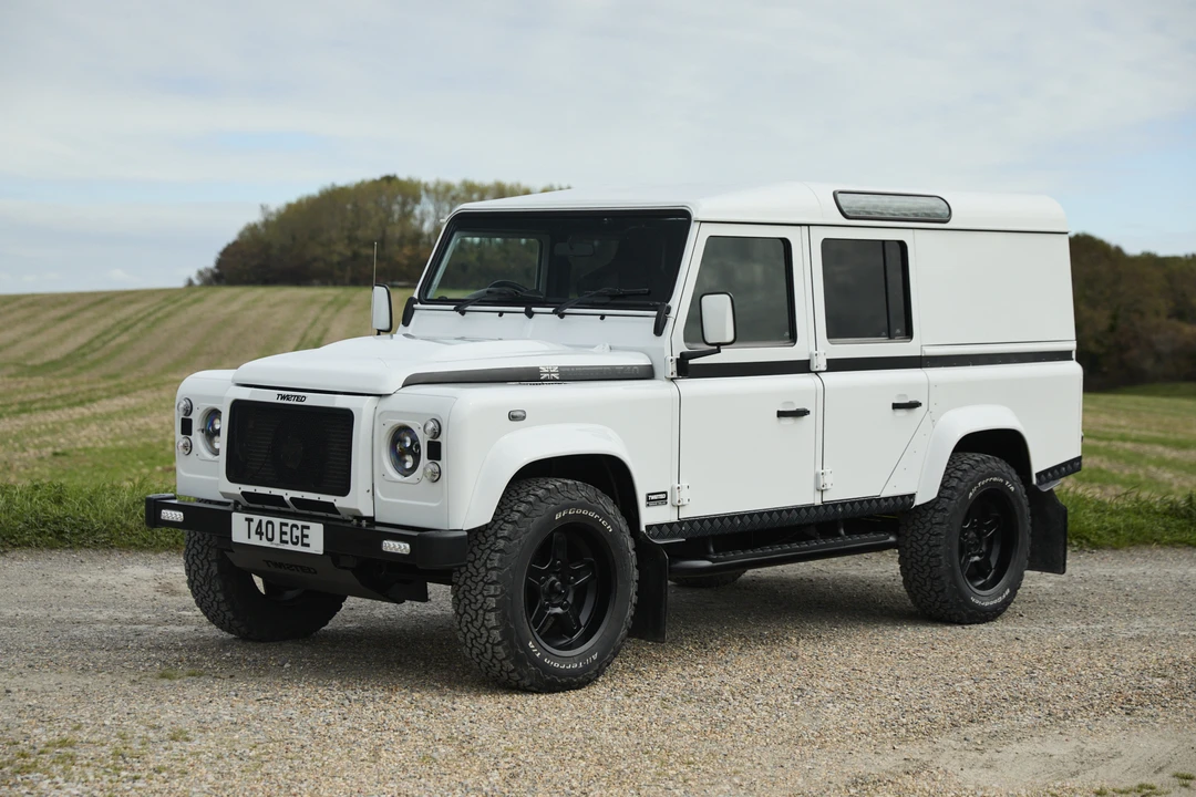 2016 Land Rover Defender 110 - Image 9 of 31