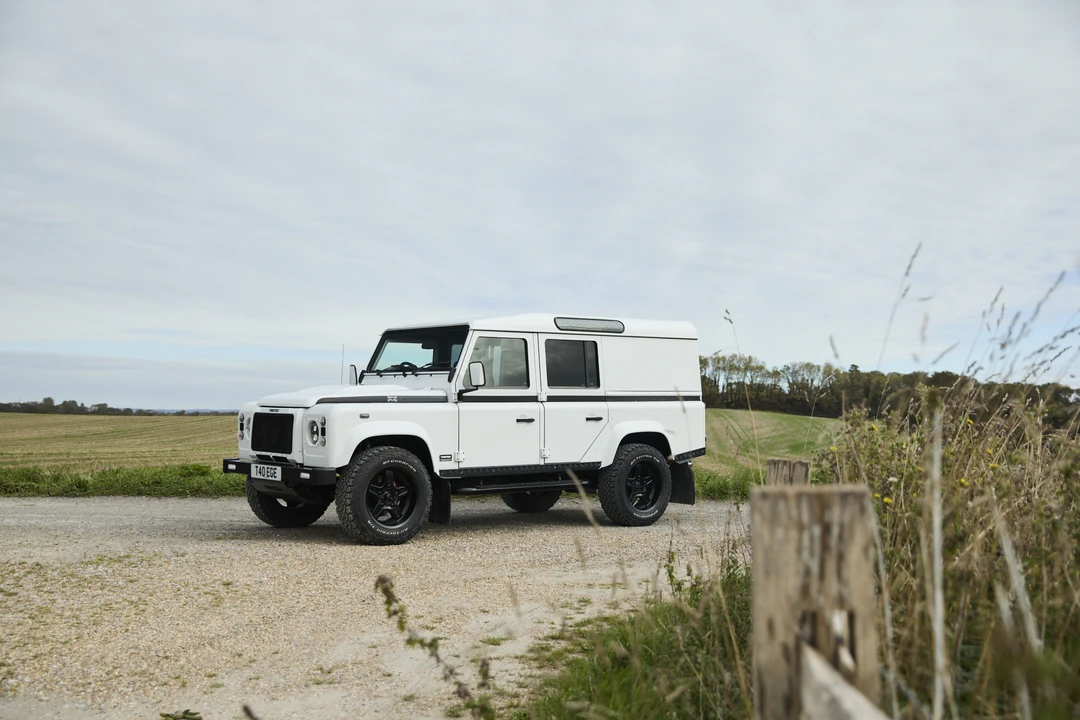 2016 Land Rover Defender 110 - Image 15 of 31